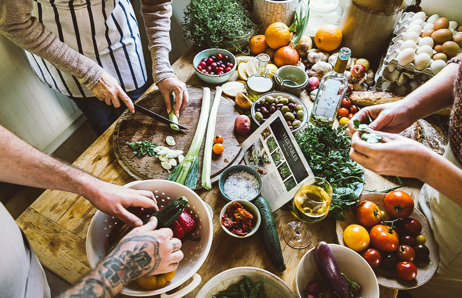prep-friend-hero friendsgiving invitation hero image